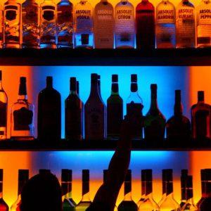 Со скольки лет можно употреблять алкоголь в России?