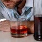 Роль коммерческой скорой помощи в борьбе с алкогольной зависимостью: как помочь при запое